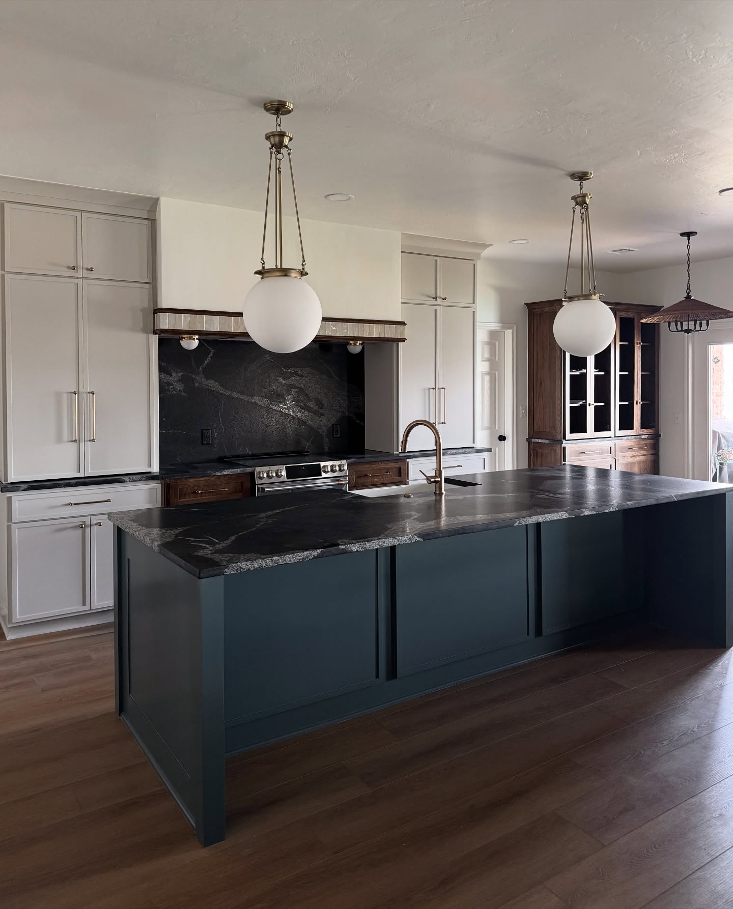 Kitchen island pendant lights